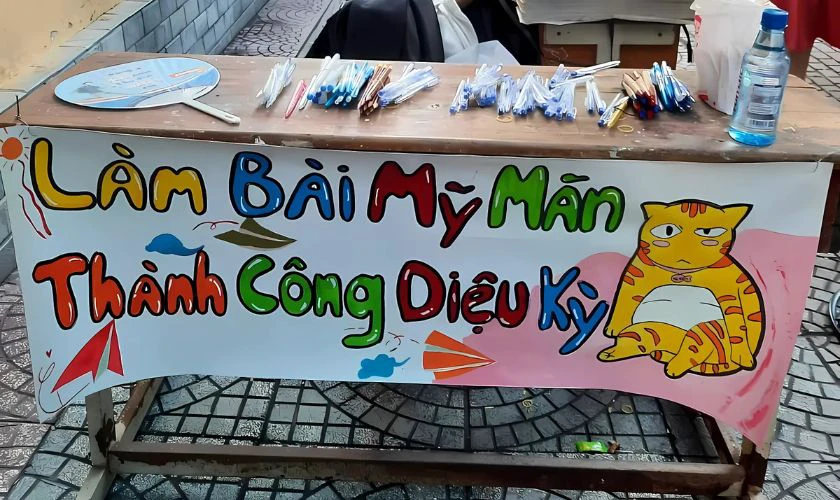 Tranh vẽ tiếp sức mùa thi hài hước