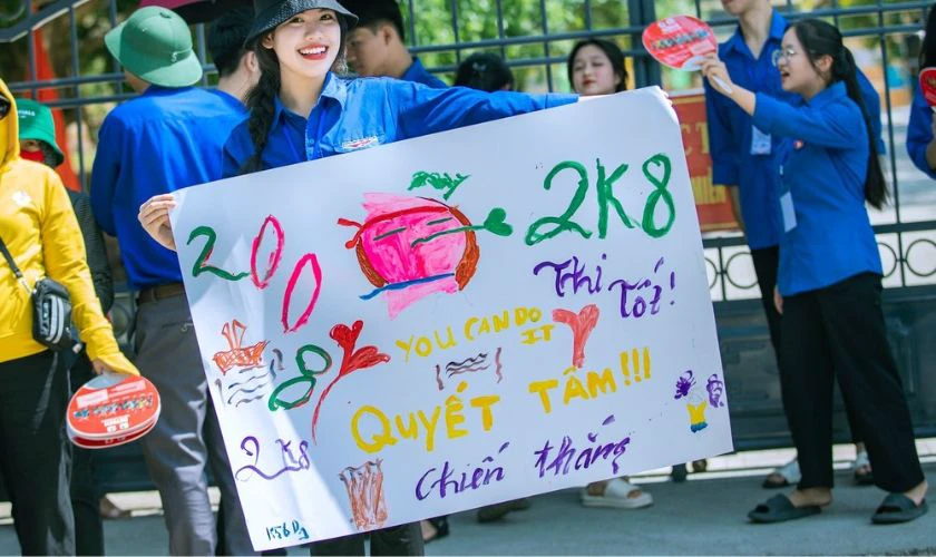Bức vẽ tiếp sức mùa thi ấn tượng
