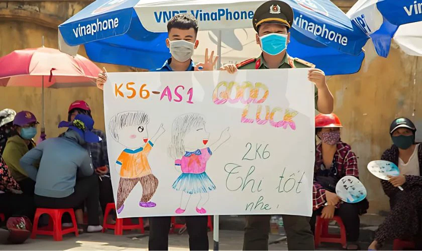 Vẽ cổ vũ tiếp sức mùa thi