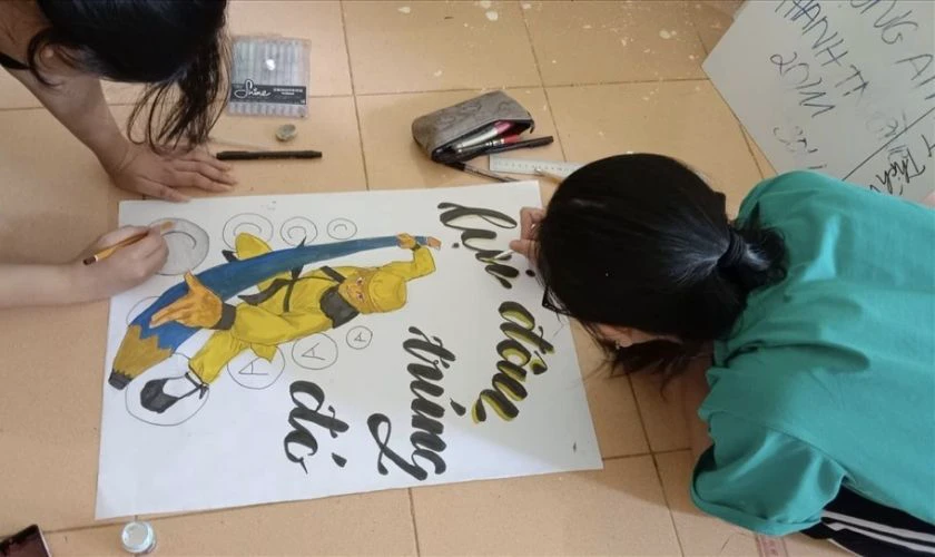 Hoàn thiện chi tiết tranh