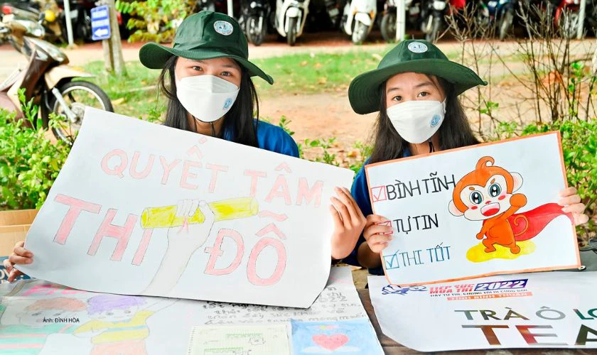 Tô màu và hoàn tất cho bức tranh