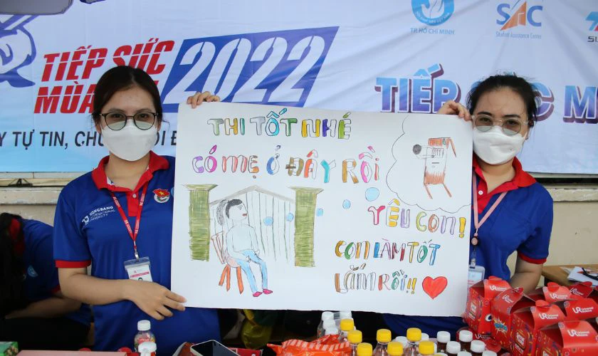 Tranh vẽ tiếp sức mùa thi