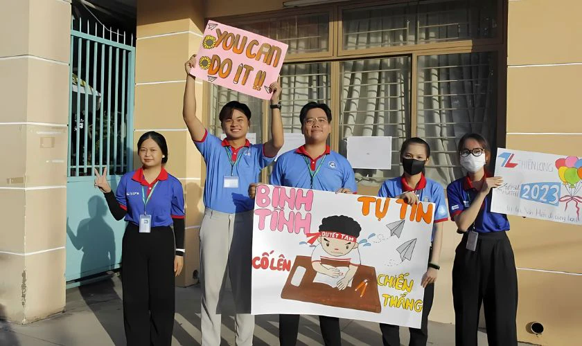 Tranh vẽ tiếp sức mùa thi ý nghĩa