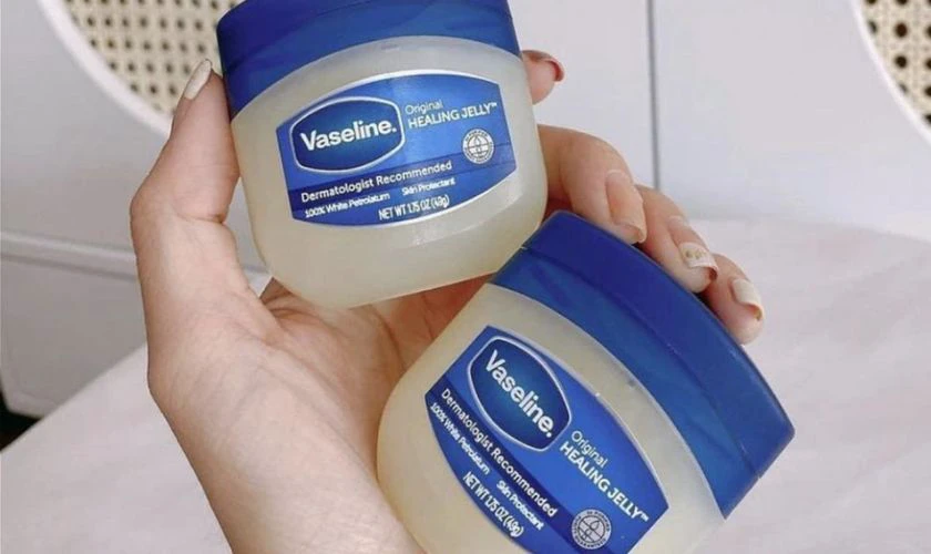 Sử dụng Vaseline để khắc phục vỏ nhôm laptop bị trầy