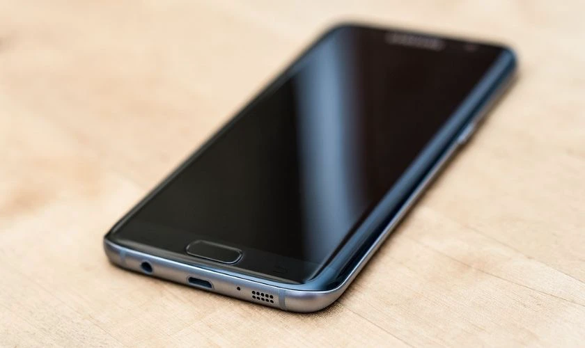 Nguyên nhân điện thoại Samsung bị đen màn hình nhưng vẫn chạy