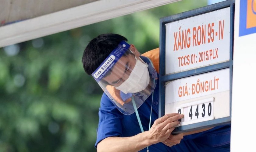 Lưu ý khi xem giá xăng và tra cứu hóa đơn xăng dầu trên web