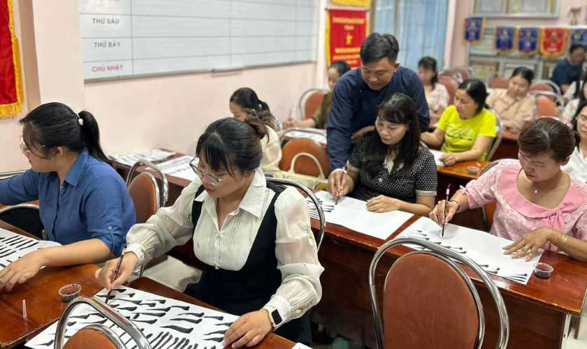 Workshop 8/3 viết thư chia sẻ cảm xúc