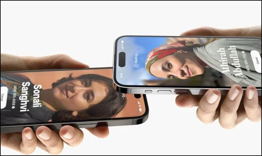 Bạn đưa iPhone lại gần thiết bị muốn kết nối