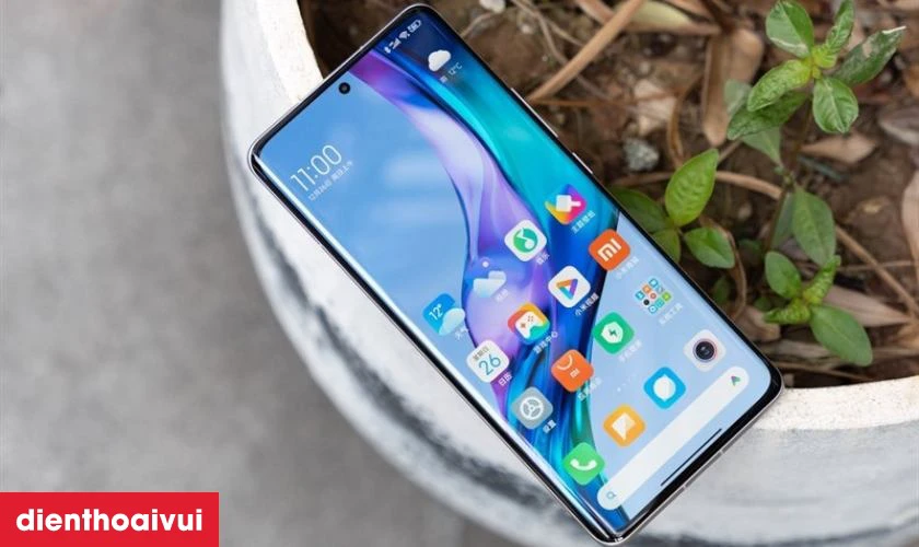 M&agrave;n h&igrave;nh AMOLED tr&ecirc;n chiếc Xiaomi 12 Pro cũ