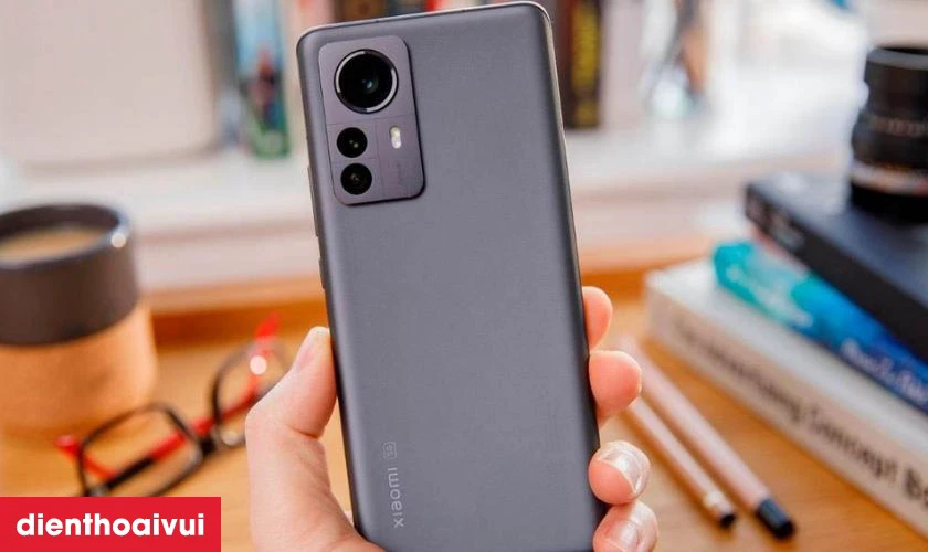 Xiaomi 12 Pro cũ c&oacute; tốc độ sạc nhanh đến 120W