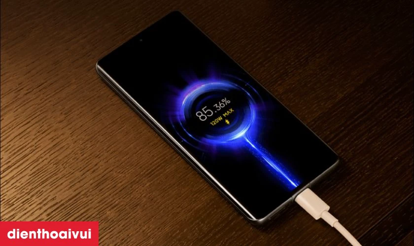 Pin 4.600mah v&agrave; sạc nhanh 120w