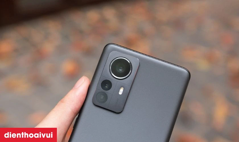 Trang bị 3 camera 50MP chuy&ecirc;n nghiệp