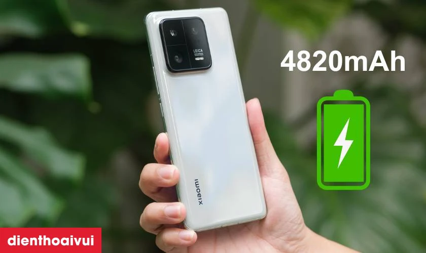 Pin lớn 4820 mAh hỗ trợ sạc nhanh 120W