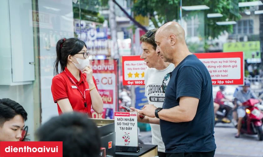 Địa chỉ mua Xiaomi POCO cũ uy t&iacute;n - đến Điện Thoại Vui