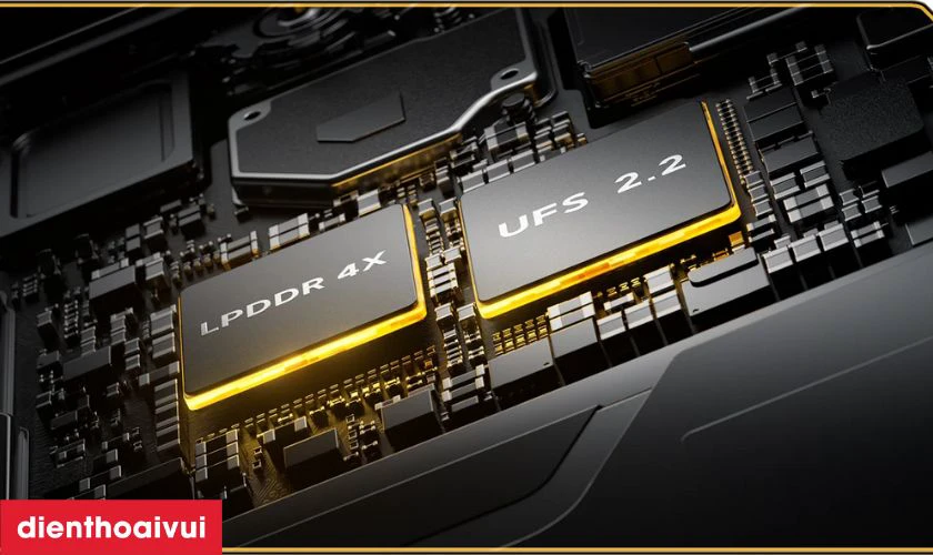 RAM 12GB và bộ nhớ 256GB đa nhiệm và lưu trữ