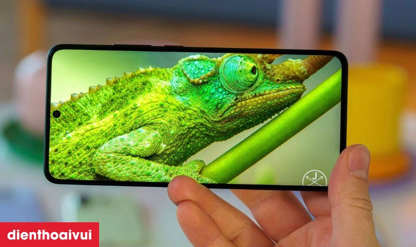 Màn hình 6.67 inch AMOLED sắc nét
