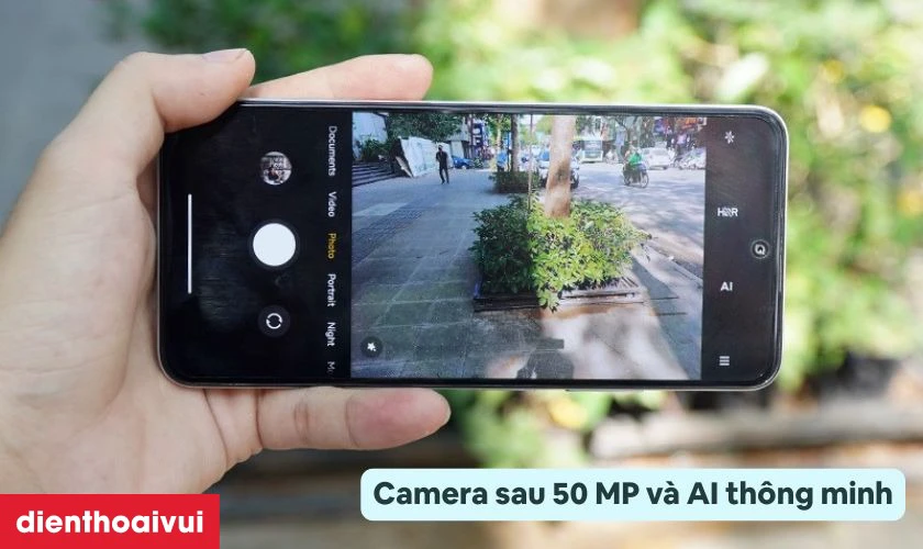 Camera sau 50 MP và tính năng AI thông minh