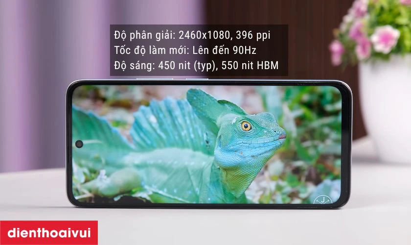 Màn hình 6.79 inch tần số quét 90Hz mượt mà