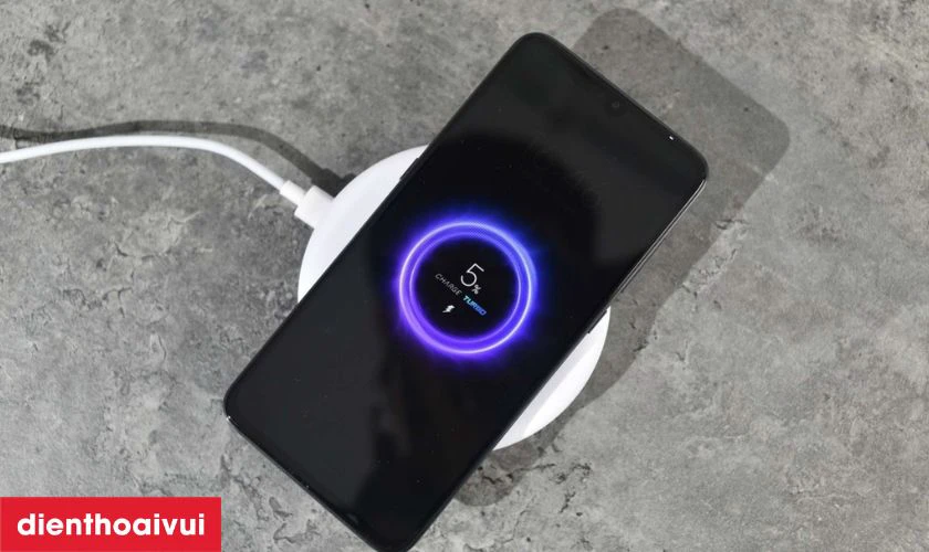Kiểm tra pin v&agrave; khả năng sạc