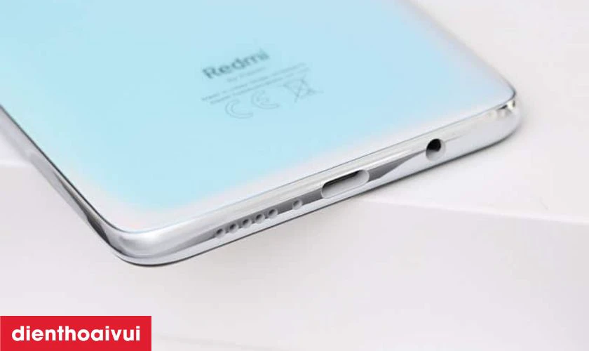 Đầy đủ các kết nối tiện ích (NFC, Hồng ngoại, Jack 3.5mm)
