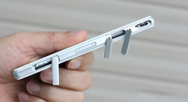 Thay nắp đậy cổng sạc Sony Xperia Z1 Compact