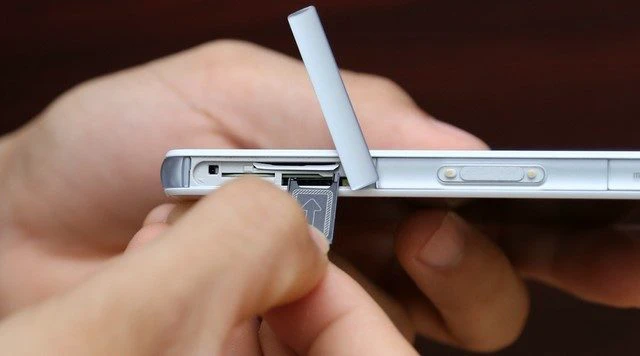 Thay nắp đậy cổng sạc Sony Xperia Z3 Compact