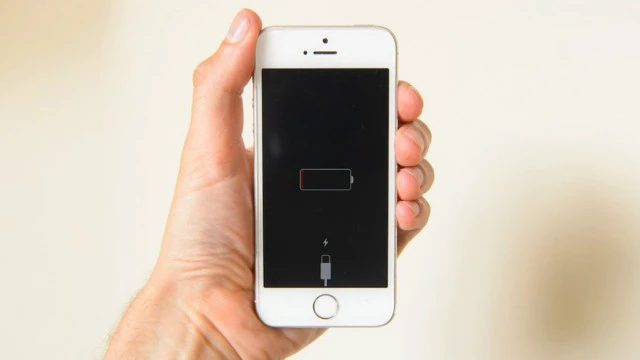 Không nên thường xuyên để pin iPhone luôn trong tình trạng cạn kiệt pin