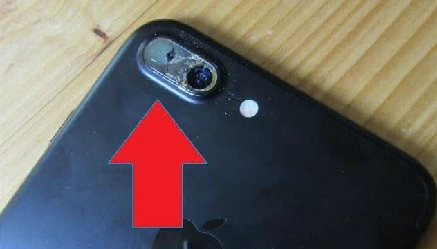 Camera sau của điện thoại bị mờ