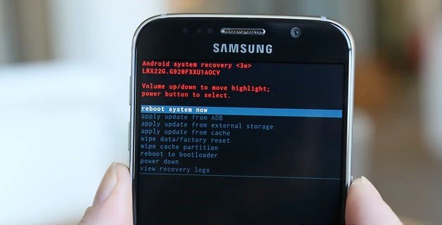 Khôi phục cài đặt gốc để khắc phục lỗi không sạc vào pin Samsung