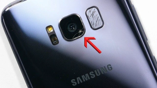 Nguyên nhân kính camera Samsung bị vỡ, xước