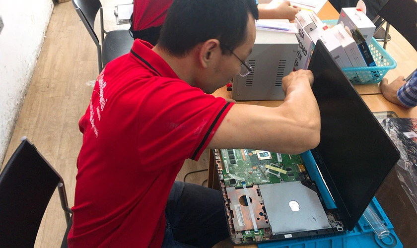 Lí do nên chọn dịch vụ thay bàn phím laptop Dell Inspiron tại hệ thống Điện Thoại Vui