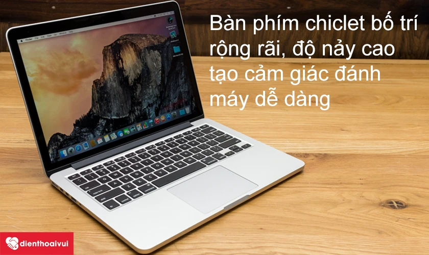 Bàn phím chiclet trên Macbook Pro bố trí rộng rãi, độ nảy cao tạo cảm giác đánh máy dễ dàng