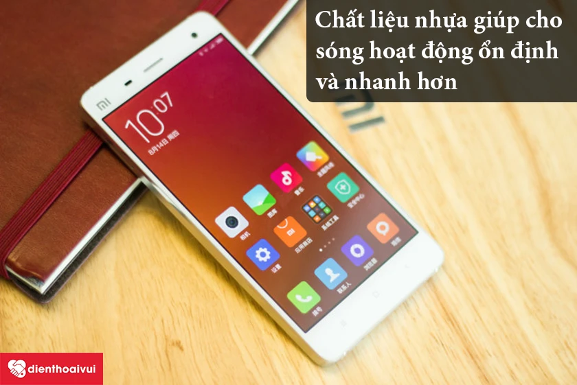 Xiaomi Mi 4 – Chất liệu nhựa giúp cho sóng hoạt động ổn định và nhanh hơn