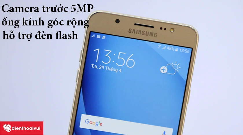 Samsung Galaxy J7 2015 – Camera trước 5MP, ống kính góc rộng, hỗ trợ đèn flash