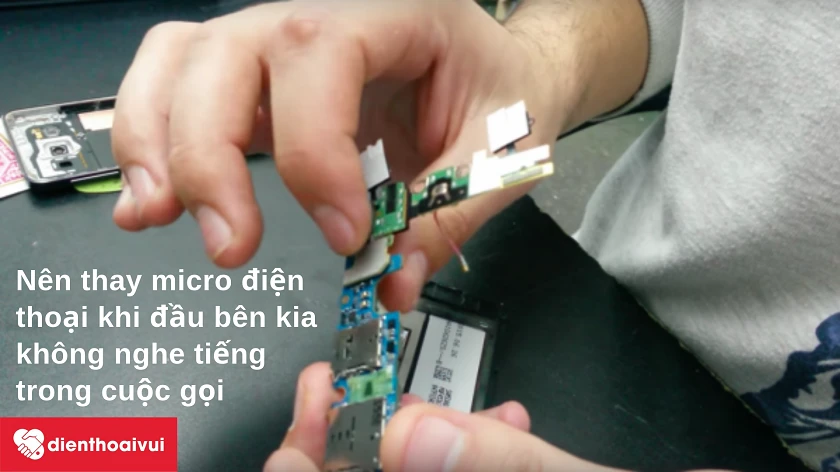 Nên thay mic khi không nghe được cuộc gọi
