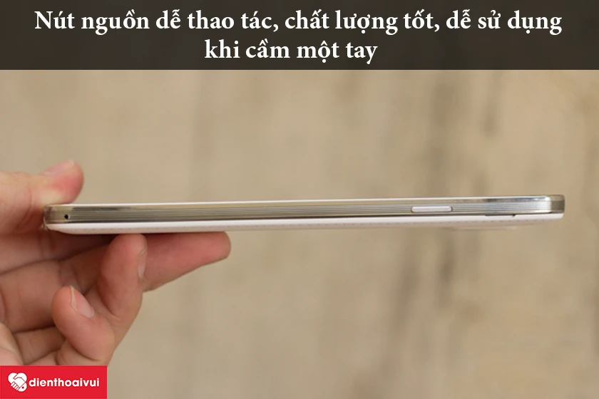 Samsung Galaxy Note 3 – Nút nguồn dễ thao tác, chất lượng tốt, dễ sử dụng khi cầm một tay