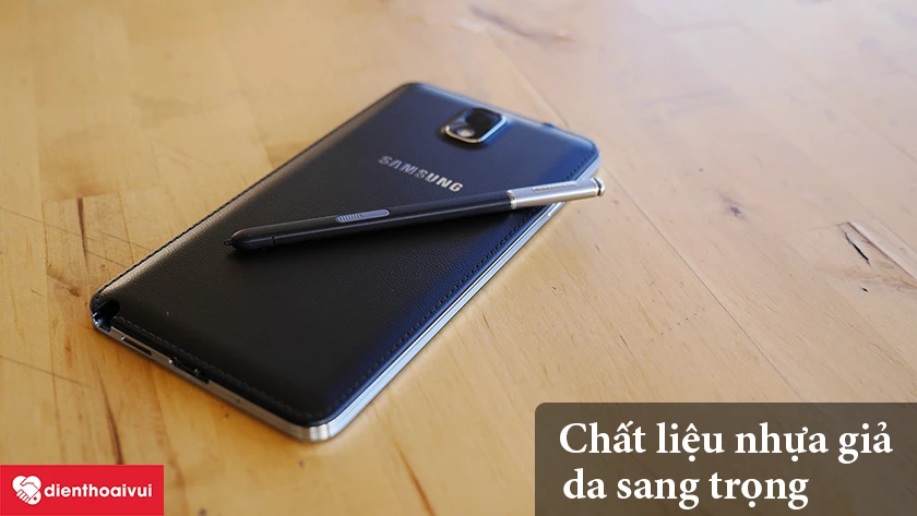 Samsung Galaxy Note 3 – Chất liệu nhựa giả da sang trọng