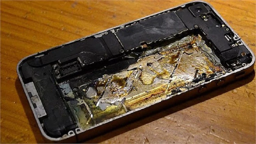 Không tự thay pin iPhone 5 tại nhà nếu bạn không nắm rõ kỹ thuật thực hiện