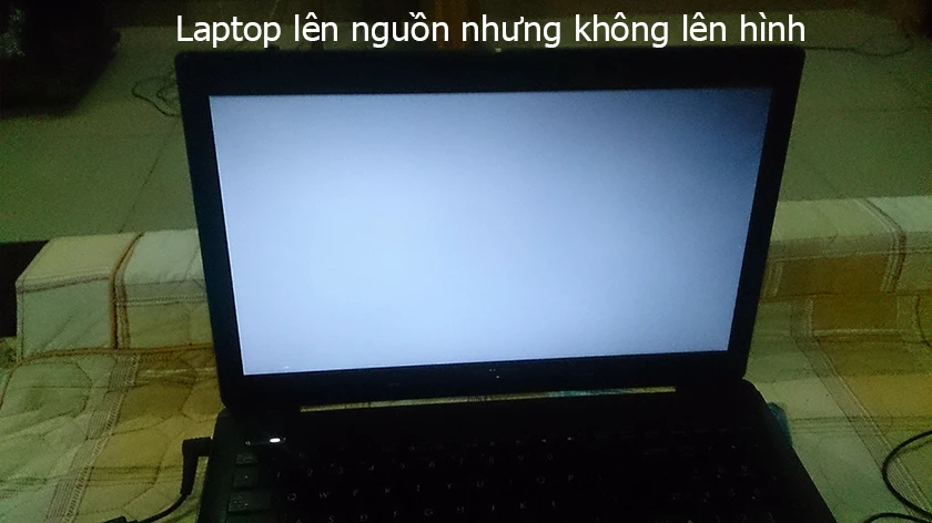 Màn hình laptop bị tối đen hoặc khởi động mà không lên hình