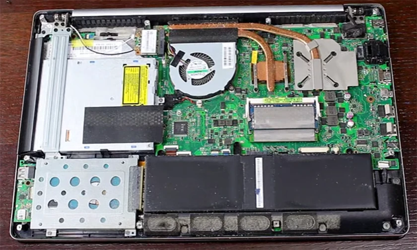 Xác định vị trí pin cần thay thế để sửa lỗi pin laptop acer