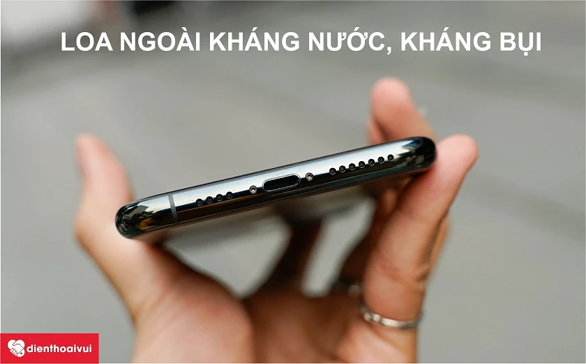 iPhone 11 Pro Max – Loa ngoài có khả năng kháng nước kháng bụi