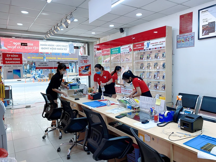 Thực hiện tổng vệ sinh bổ sung cửa hàng