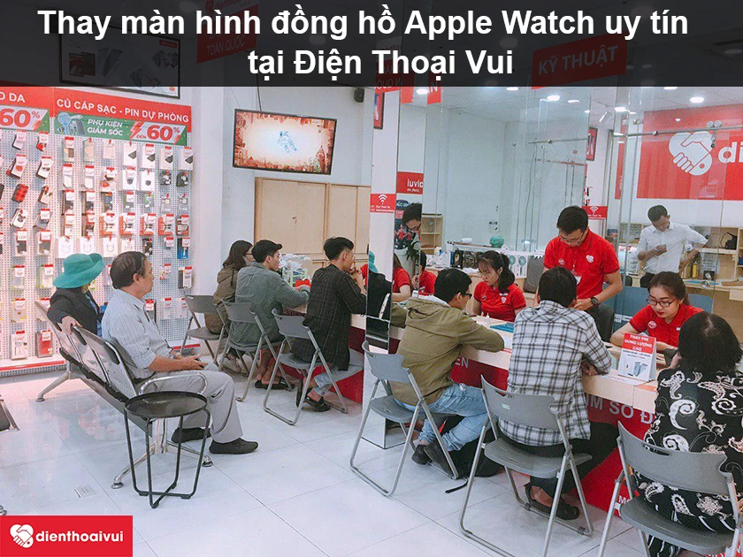 Khách thay màn hình Apple Watch đang chờ lấy hàng tại Điện Thoại Vui
