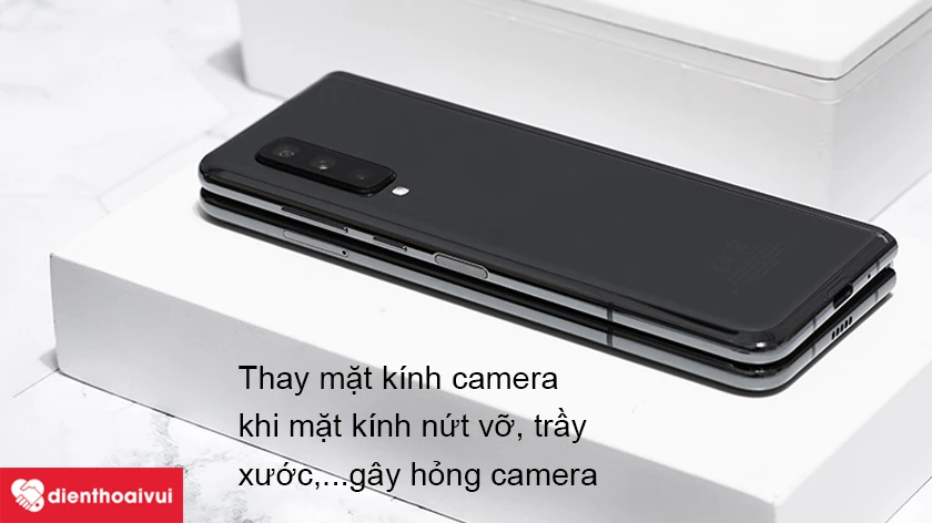 Vì sao phải thay kính camera Samsung Galaxy Fold?