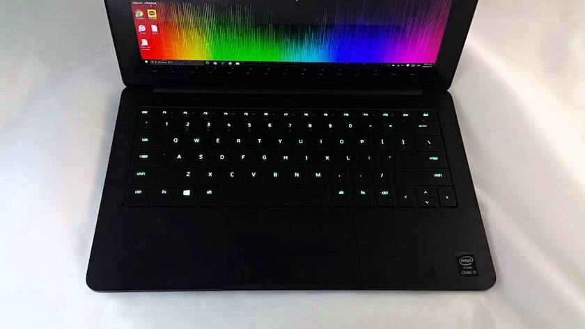 Laptop HP bắt lên màn hình xanh đỏ tím vàng