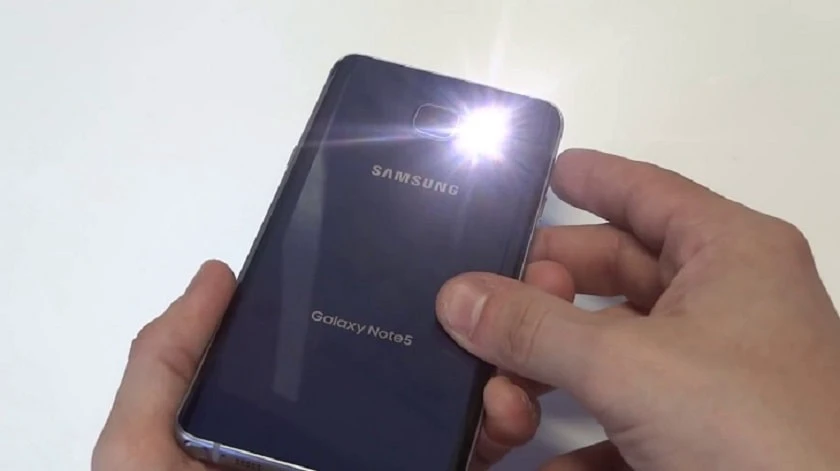 Nguyên nhân lỗi Flash điện thoại Samsung không hoạt động, không sáng