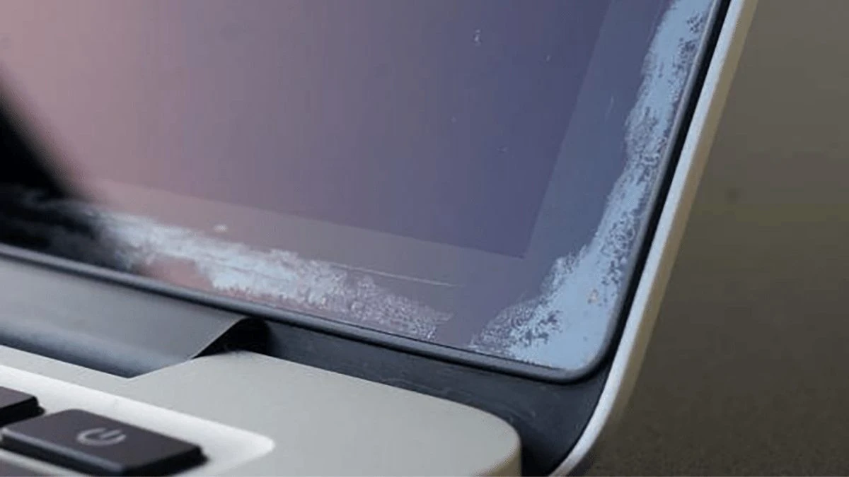 Có nên dán màn hình laptop