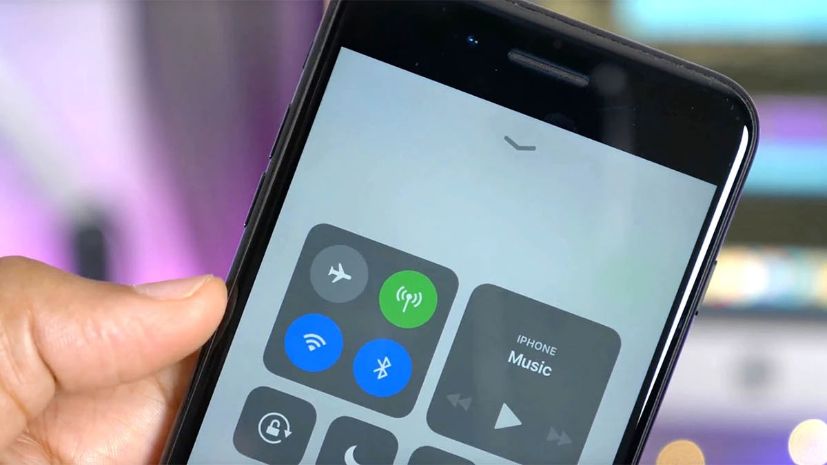 Tại sao điện thoại iPhone tự bật WiFi, Bluetooth