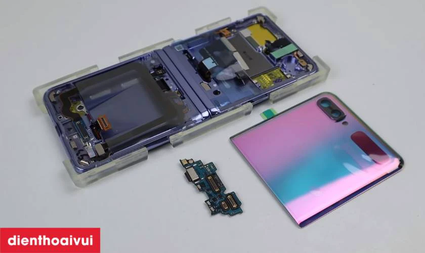 thay màn hình samsung z flip có ảnh hưởng gì không