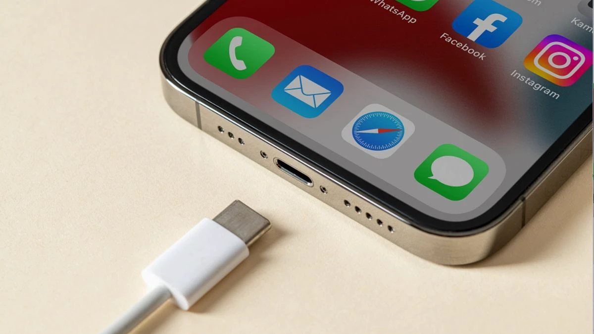 Cáp sạc Type-C nâng cao tốc độ truyền dữ liệu trên iPhone 15 Plus